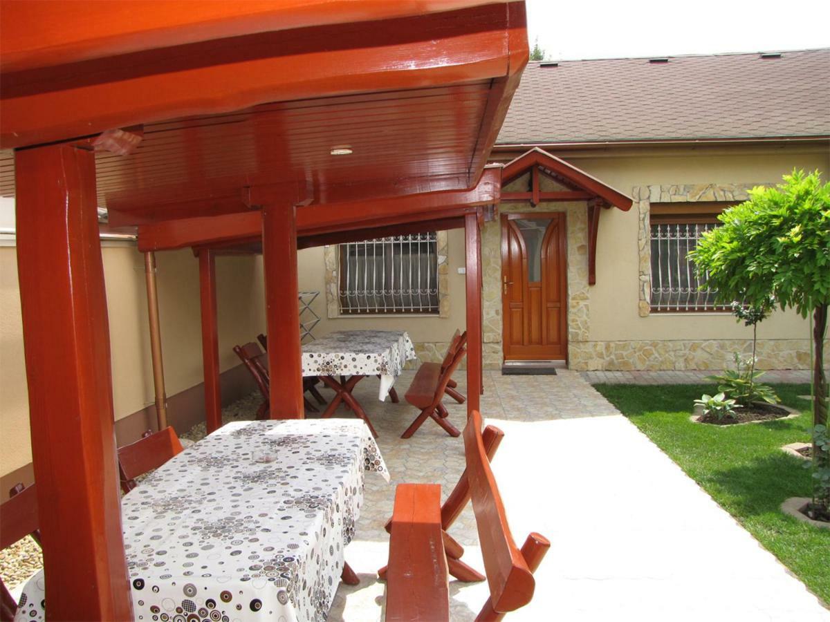 Szegfu Apartman Villa Hajdúszoboszló Exterior foto