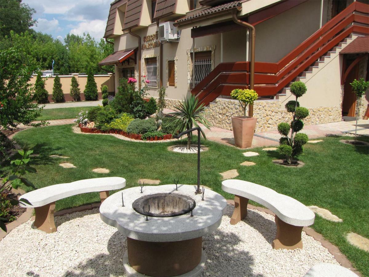 Szegfu Apartman Villa Hajdúszoboszló Exterior foto