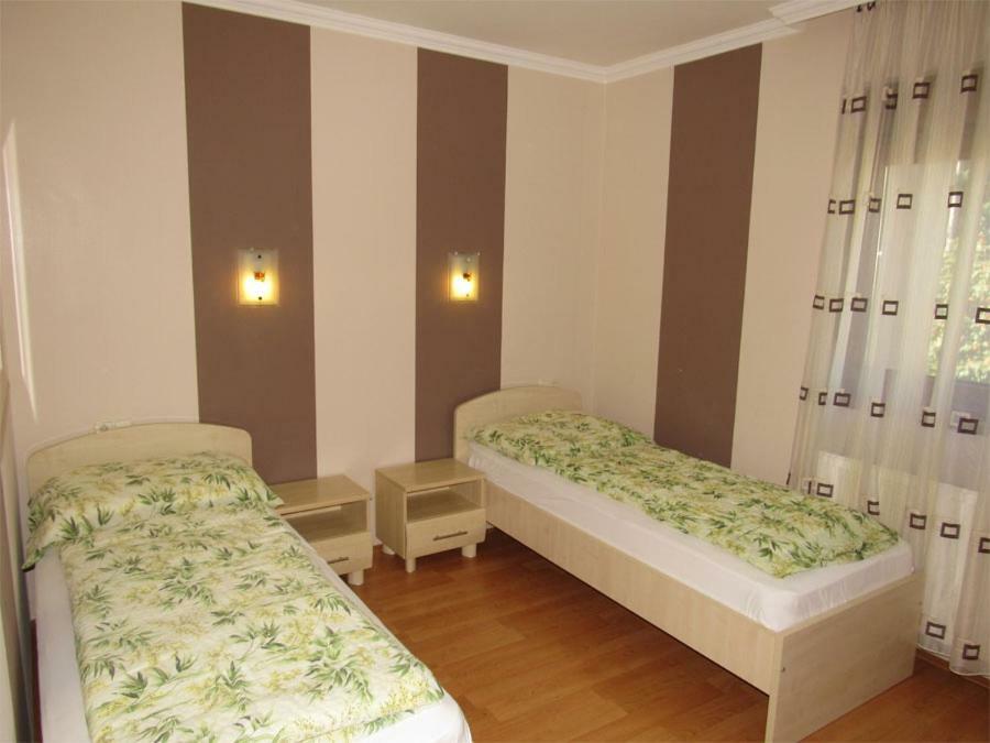Szegfu Apartman Villa Hajdúszoboszló Exterior foto